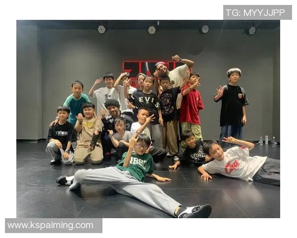 重庆街舞队的风格转变与表现分析探讨街舞艺术的得失与未来发展