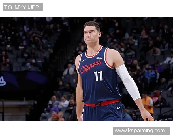 布鲁克洛佩斯：从篮筐之下的巨人到NBA赛场的传奇之路